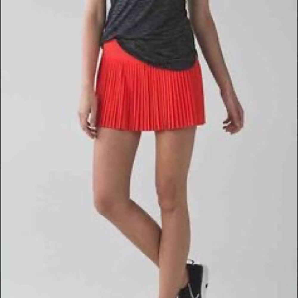 Lululemon athletic Pleat to Street skirt